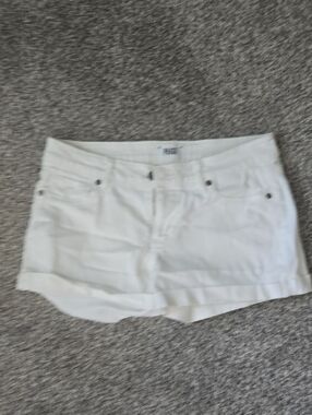 PAIGE White Rolled-Hem Denim Shorts Size 26